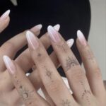 finger tattoos