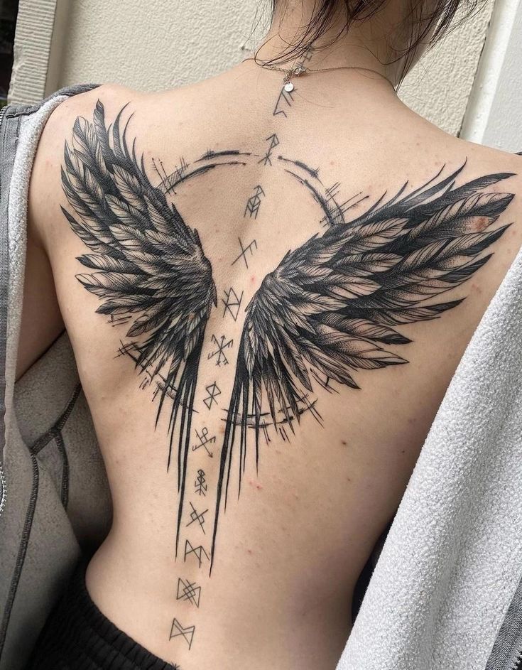 The Rising Trend of Back Tattoos for Women: A Closer Look at this Eye-Catching Art Form