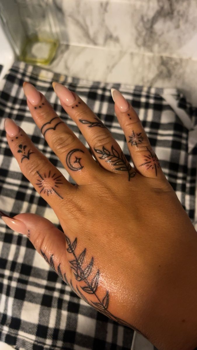 hand tattoos for women