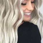 Blonde Haarfarbe mit Schattenwurzeln im Jahr 2018 - Haarfarben