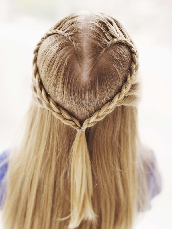 geknotene Hingucker-Herzförmig geflochtene Haarpartien 113 Ideen für  Flechtfrisuren – simpel, effektvoll, feminin | Haare & Frisuren