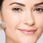 Gesicht konturieren mit Camouflage Make-up: Grundieren im Hautton