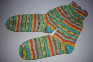 37 - 38 gestrickte Socken Wollsocken Regenwald Regenbogen Farben