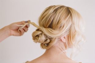 Lässige Hochsteckfrisuren für mittellange Haare - 12 tolle Styling-Ideen