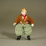 Antique minuscule german dolls house doll , Deutsche ganzbiskuit  Puppenstuben puppen mit häkelkleidung