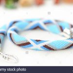 Blaue Perlen häkeln Halskette mit geometrischen Muster
