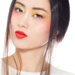 Schönes japanisches Mädchen mit bunten weichen Make-up in orange und gelbe  Töne. Standard