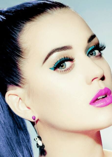 My husband wants me to do this pretty turquoise Katy perry makeup winged  liner look