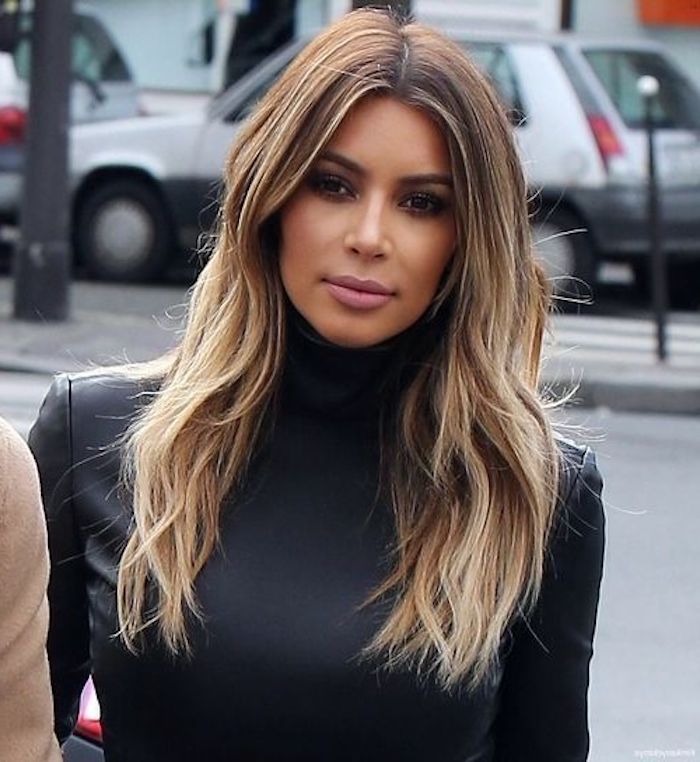 Erstaunlich schöne Kim
Kardashian Frisuren