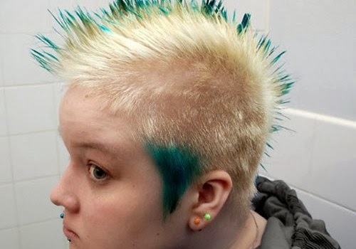 Farbige Mohawk Frisur - DEnsido