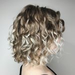 20 Frisuren für dünne lockige Haare, die einfach unglaublich aussehen