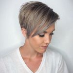 Stilvolle Pixie Cut Designs - Frauen Kurze Frisuren für den Sommer