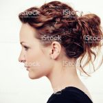 Junge, schöne Mode Model Profil mit Haarknoten Lizenzfreies stock-foto