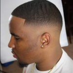 Schwarze Männer Haarschnitte Taper Fade
