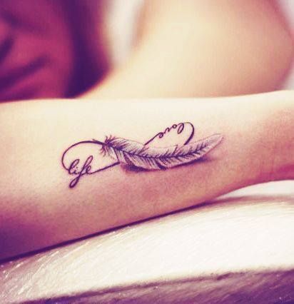 12 Feather Tattoo Designs You Won’t Miss