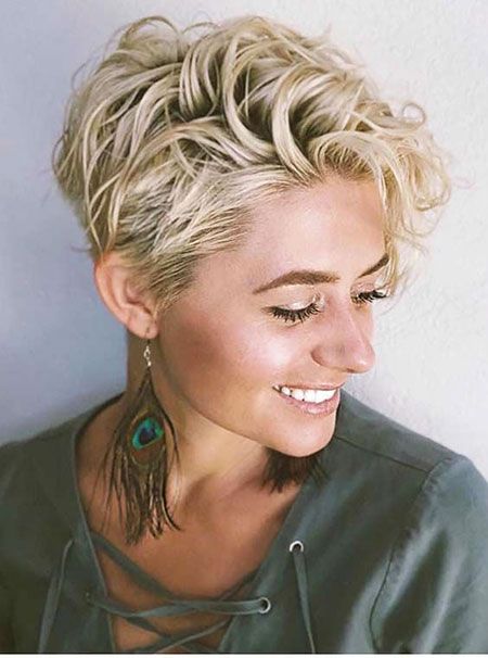 20 Short Curly Blonde Hairstyles