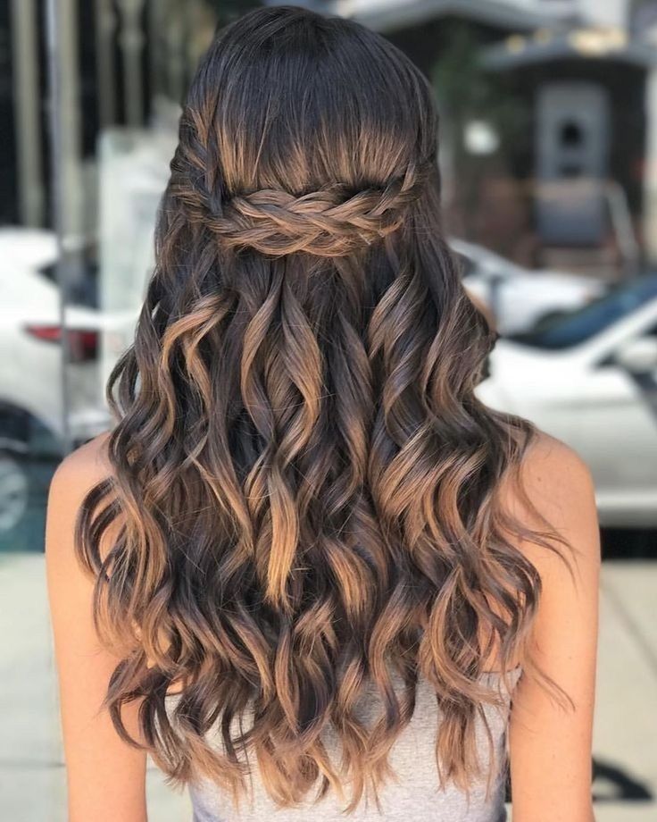 40 Pretty Prom Hairstyle Ideas For Curly Long Hair