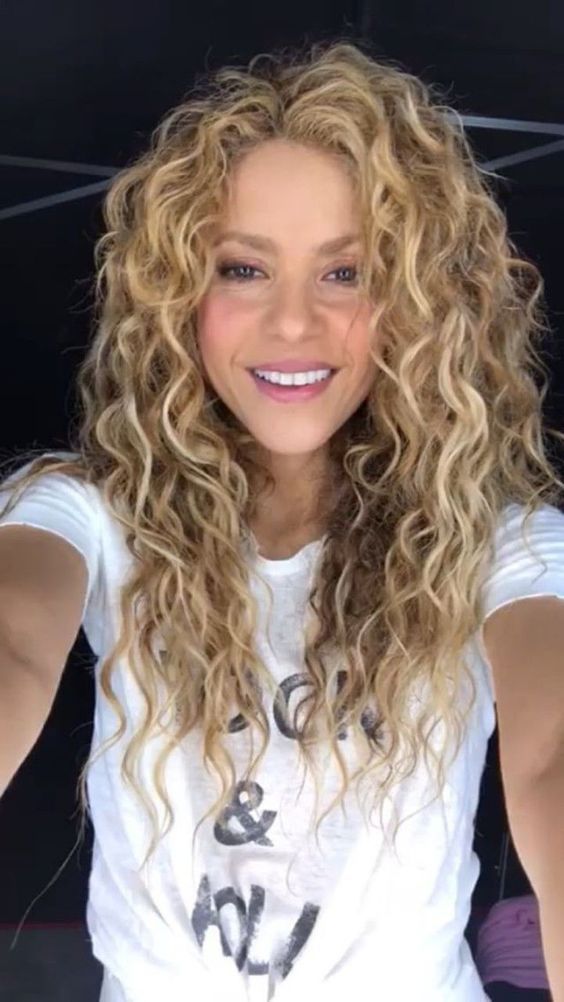 1576251560_118_58-Chic-Curly-Hairstyles-For-Women-2019.jpg