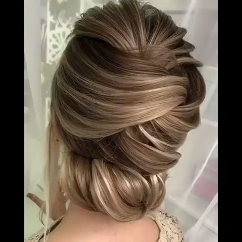 1576337515_210_20-Stylish-Updo-Hairstyles-That-You-Will-Want-to-Try.jpg