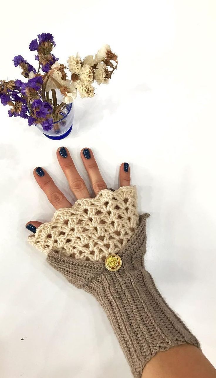 27-Comfortable-And-Free-Crocheted-Fingerless-Glove-Patterns-2019.jpg
