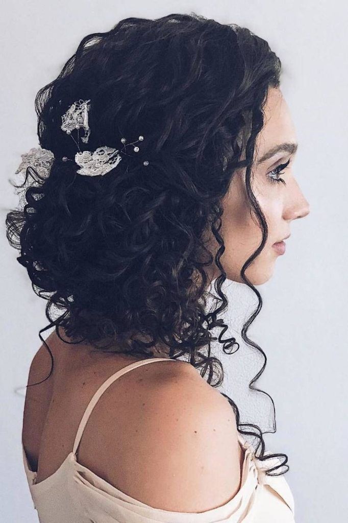30-Wedding-Hairstyles-for-Naturally-Curly-Hair.jpg