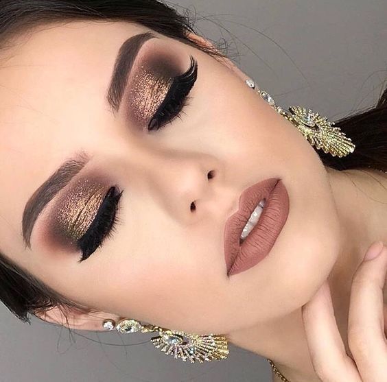 46 Amazing Party Makeup Looks to Try this Holiday Season