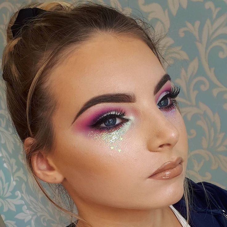 A Collection of 40 Best Glitter Makeup Tutorials and Ideas 2020