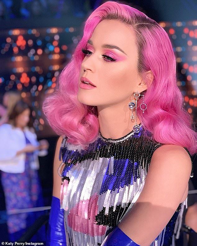 American Idol judge Katy Perry rocks pink wig and Pucci dress on show