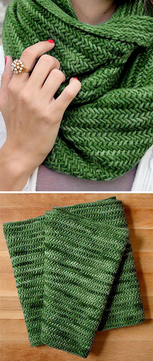 Big Herringbone Cowl - Free Knitting Pattern
