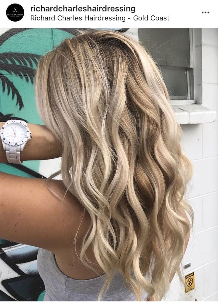 Blondes Balayage der schönen Frisur mit Strandlocken  #balayage #blondes #frisu… #haircolor #hairstyle #haarfarbe #frisuren – Haircolor