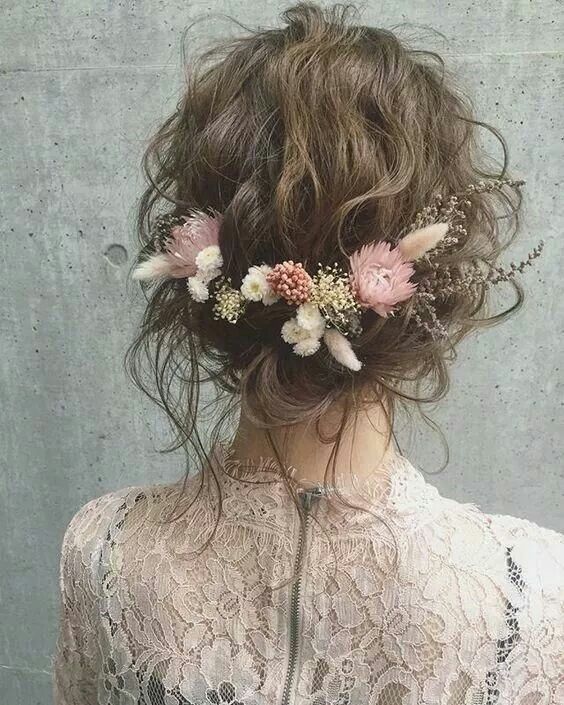 Boho wedding hair inspiration. Preserved winter flowers and a wavy, gorgeous.