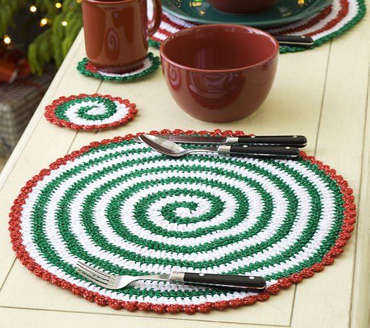 Christmas Pinwheel Placemat and Coasters