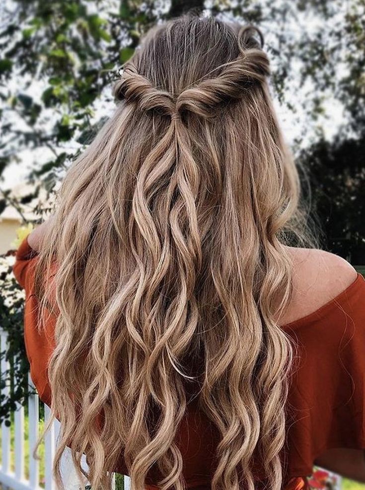 Cool #40 #Pretty #Prom #Hairstyle #Ideas #For #Curly #Long #Hair. #More #at #tilependant.com/...