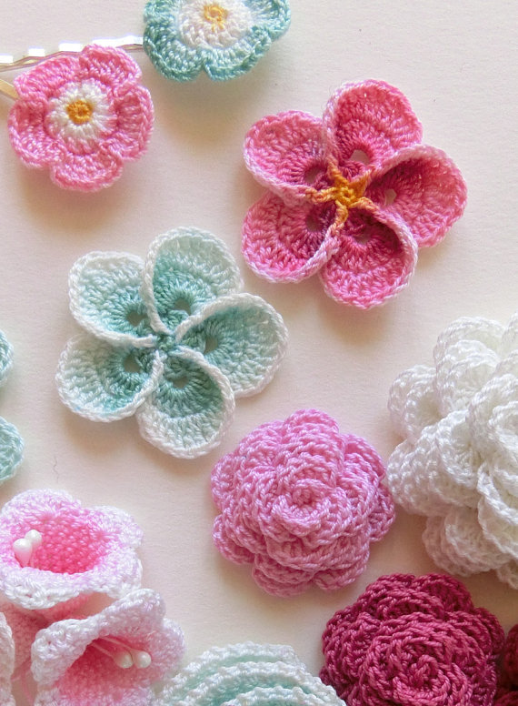 Crochet flower pattern, Crochet Plumeria Frangipani pattern, photo tutorial. Hawaiian flower applique, easy crochet pattern