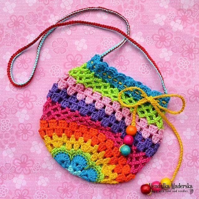 Crochet rainbow purse – free pattern. Cute for the little girls
