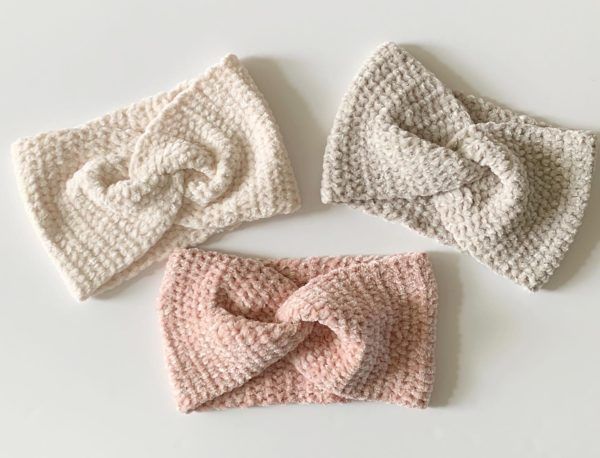 Easy-Crochet-Velvet-Twist-Headband.jpg