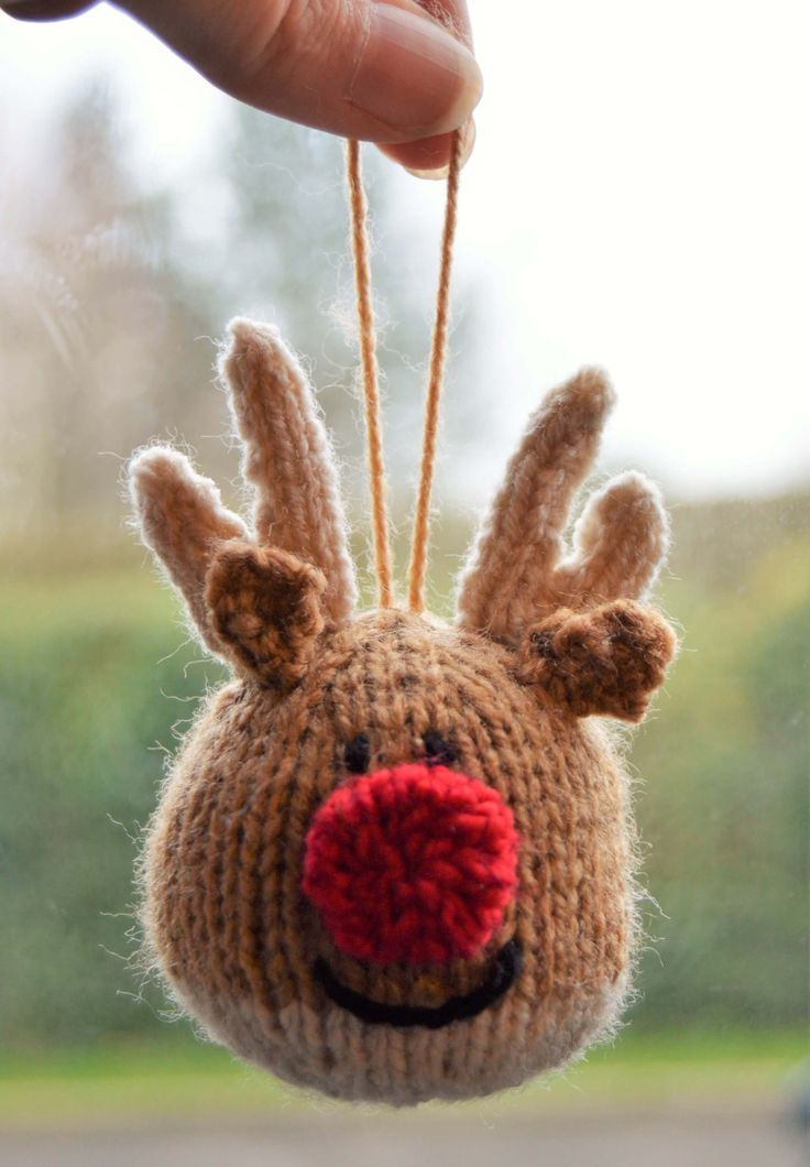 FREE Reindeer Bauble Knitting Pattern