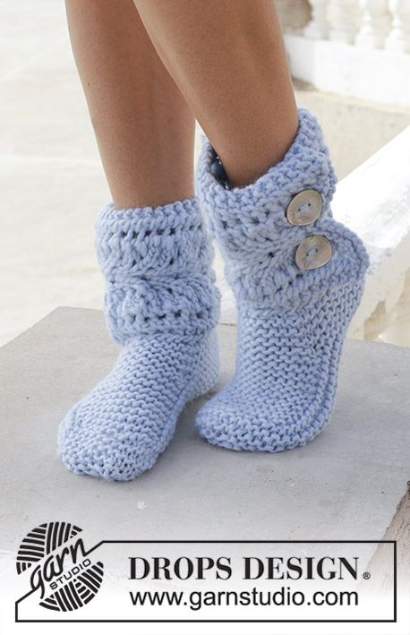 Fia-DROPS-189-33-Knitted-slippers-with-lace-pattern.jpg