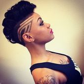 Frisur Design – Modischer, lockiger Mohawk Cut für schwarze Frauen – #ShavedH…