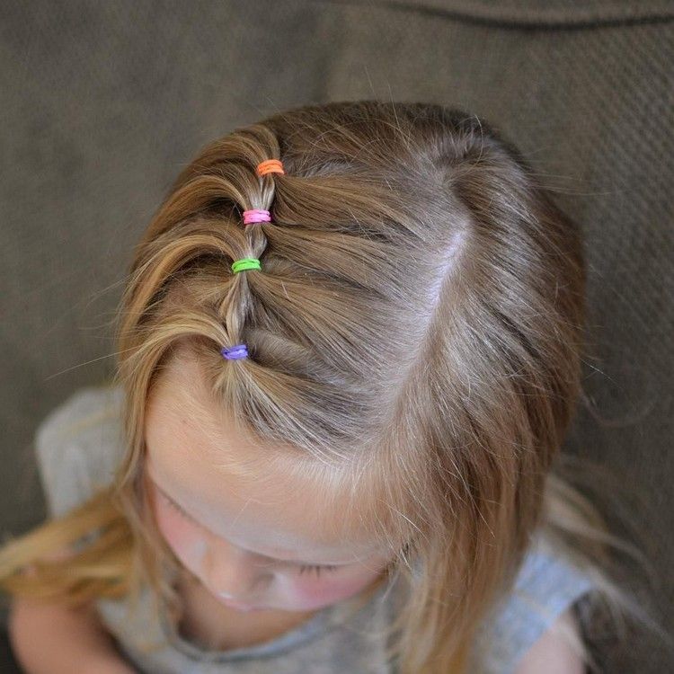Frisuren für kleine Mädchen bunte Haargummis Kinderfrisur  #ideas #hairstyle