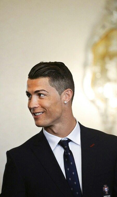 Meilleures coiffures de Cristiano Ronaldo attrayant  #attrayant #coiffures #cris…