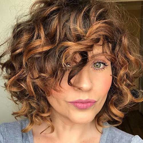 Really Stylish Curly Bob Hairstyles for Ladies