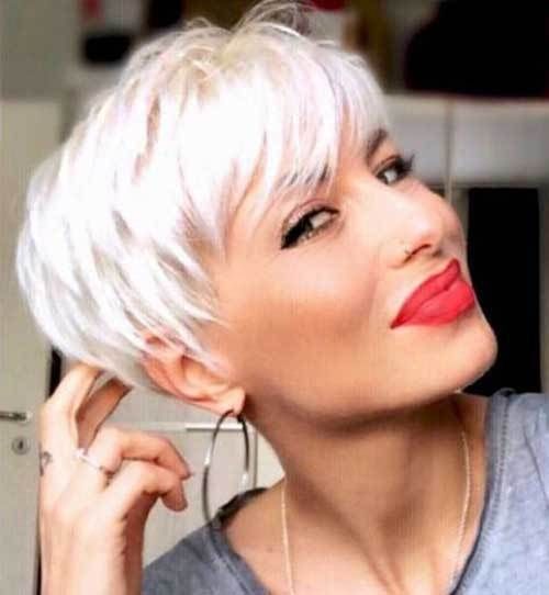 Short Hairstyles for Women Over 40 to Explore New Look