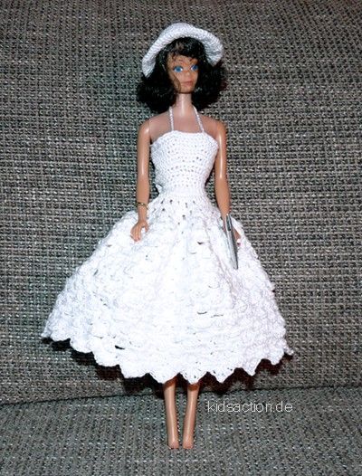 The page contains several crochet patterns for your fashion doll (german lang.)