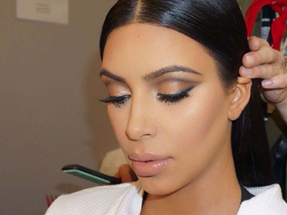 This-Is-How-Kim-Kardashian-Really-Does-Her-Make-Up.jpg