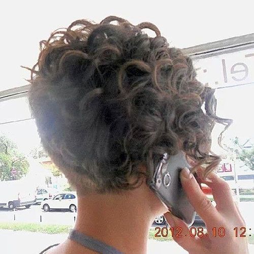 Very Short Curly Hairstyles for Smart Ladies