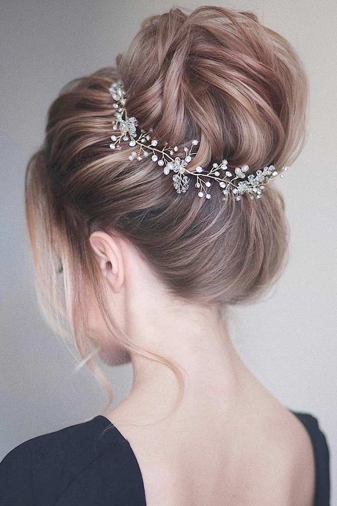View our photo gallery with the most beautiful prom hairstyle ...