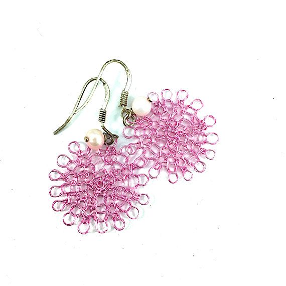 gestrickte BLUMEN-Ohrringe lila oder pink (Farbwahl)
