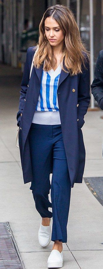 ♥ Pinterest: DEBORAHPRAHA ♥ Jessica alba in new york city wearing all navy -…
