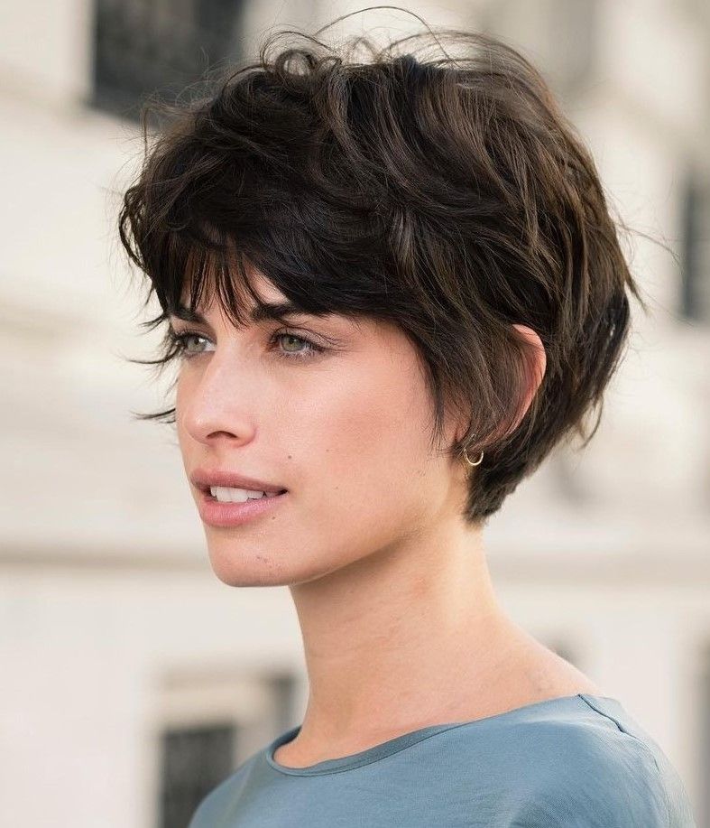 Chic Short Hairstyles for Thick Hair: Embrace Your Mane’s Volume